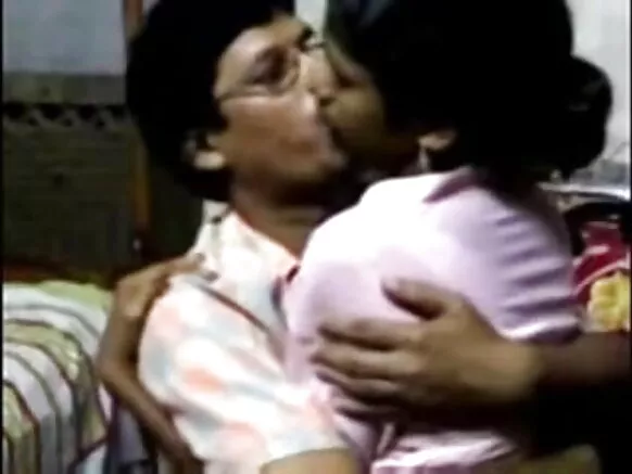 দক্ষিণ ভারতীয় বস হোটেল পরিচারিকা বিনামূল্যে পরিণত ভিডিও উপভোগ.