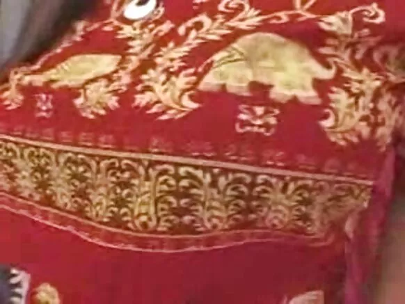 বড় স্তন সঙ্গে নানী সিনেমা একটি ত্রয়ী আছে.