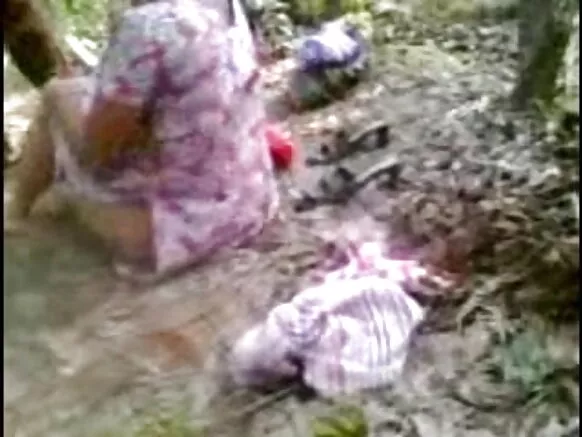 দেশি বাইরে চোদা পায়, লোমশ পরিপক্ক রেন্ডিকে চোদার ভিডিও দেখুন।