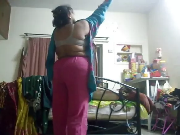 একটি হট খালা লুকানো fatties সঙ্গে মহিলা এবং যুবকদের সঙ্গে যৌন চিত্রিত.