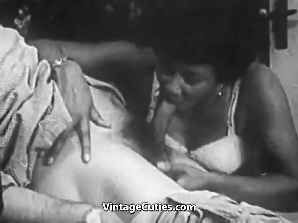 নিখুঁত পায়ু, সেক্সি ব্লোজব পোশাকে গরম পরিপক্ক মহিলা, ভিনটেজ 1950।
