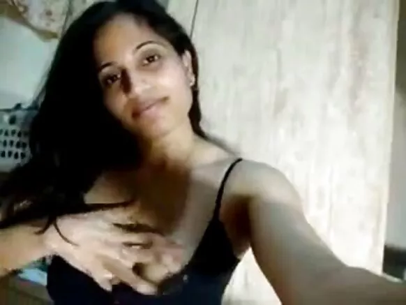 ভারতীয় মিল্ফ ব্যস্ত সুইডিশ মেয়ে খেলে।