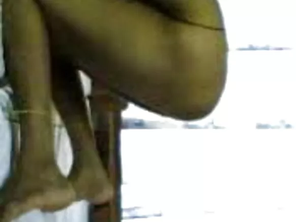 ভারতীয় তামিল আন্টি 8 মা ছেলের XXX ভিডিও দেখছেন।